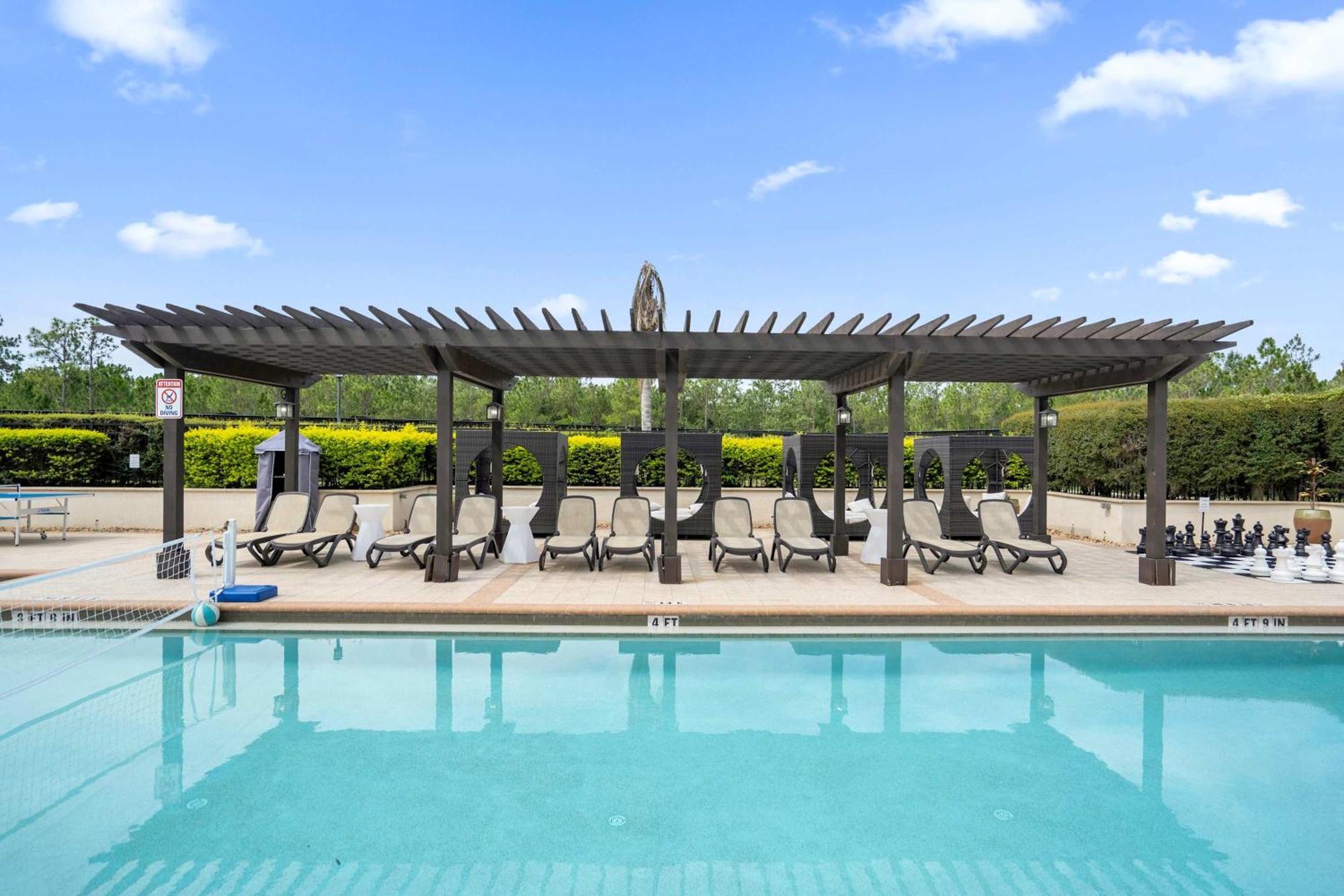 Luxurious 4br Townhome - 5 Minutes From Holiday home *