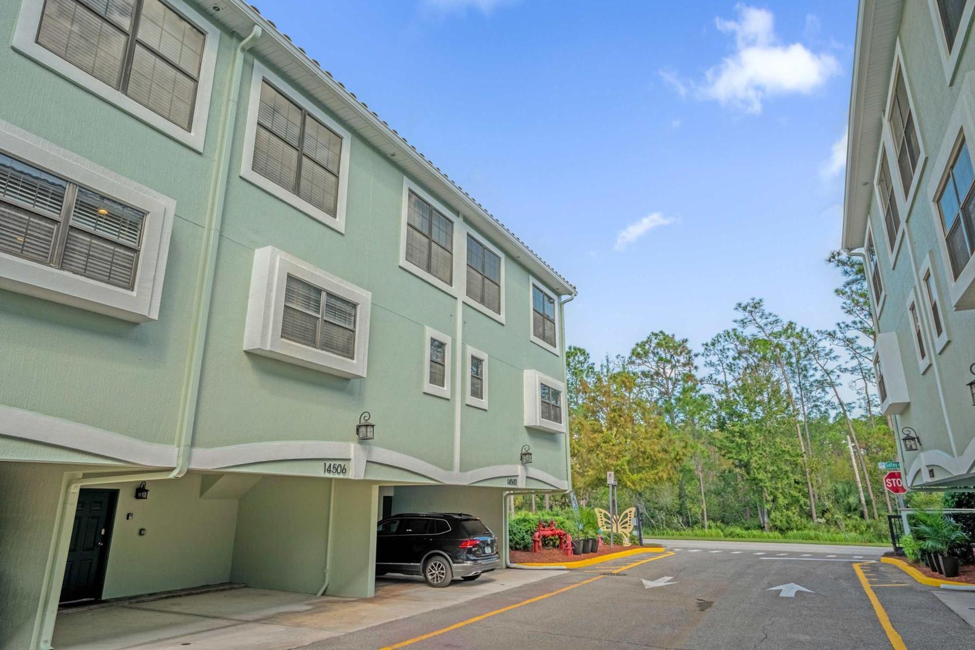 Holiday home Luxurious 4br Townhome - 5 Minutes From *